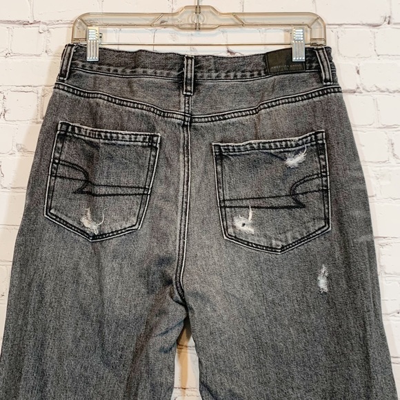 American Eagle Hi rise Mom Jeans Distressed - Picture 5 of 8
